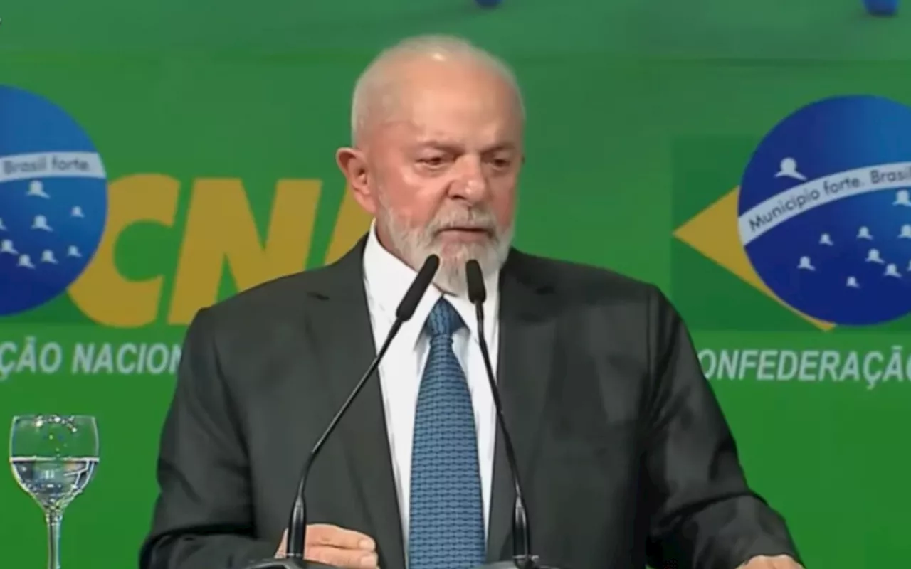 Lula recebe vaias em encontro de prefeitos e pede 'civilidade'