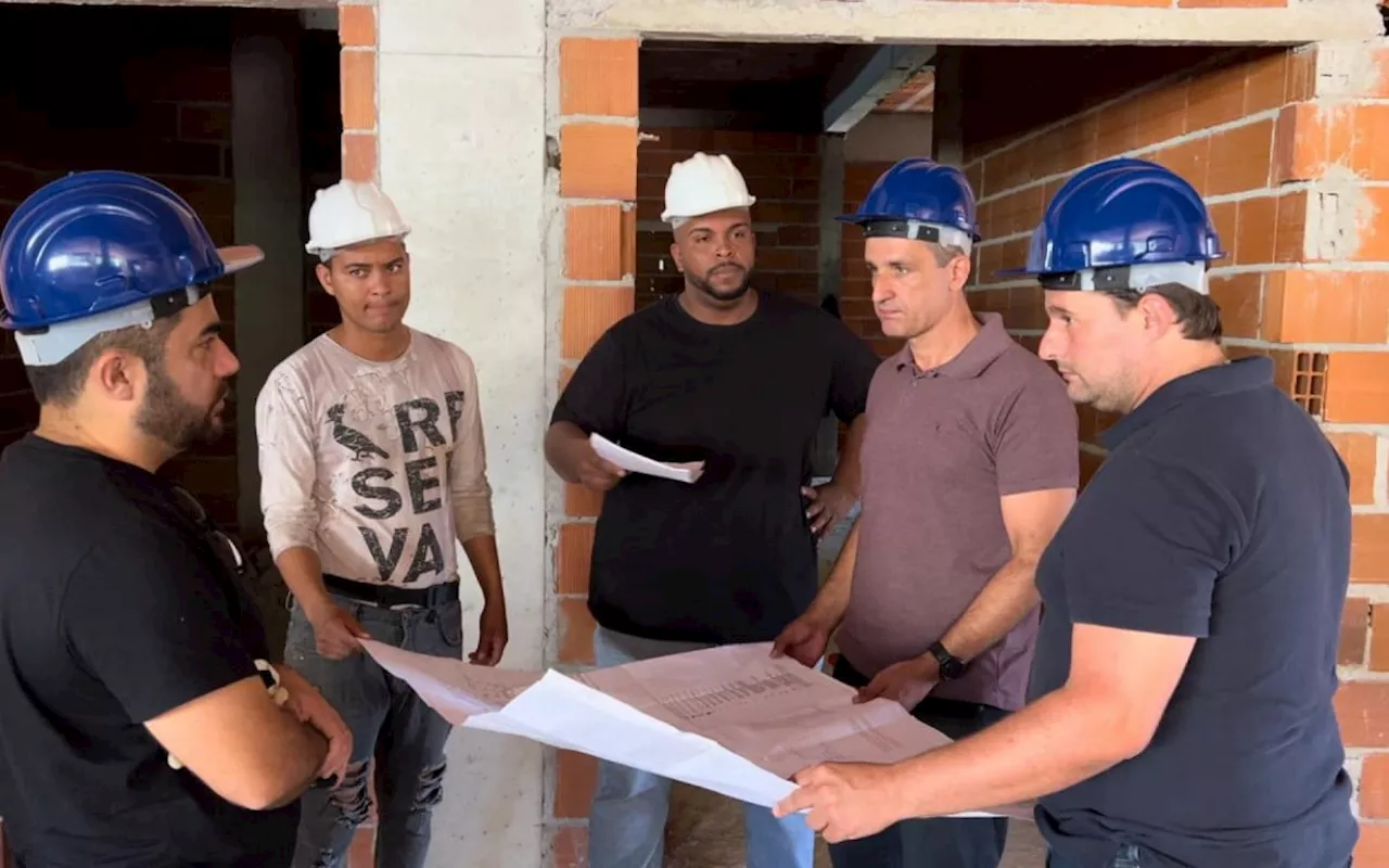 Prefeito Juninho, Arlindo e Rafael visitam obra do Hospital de Paty