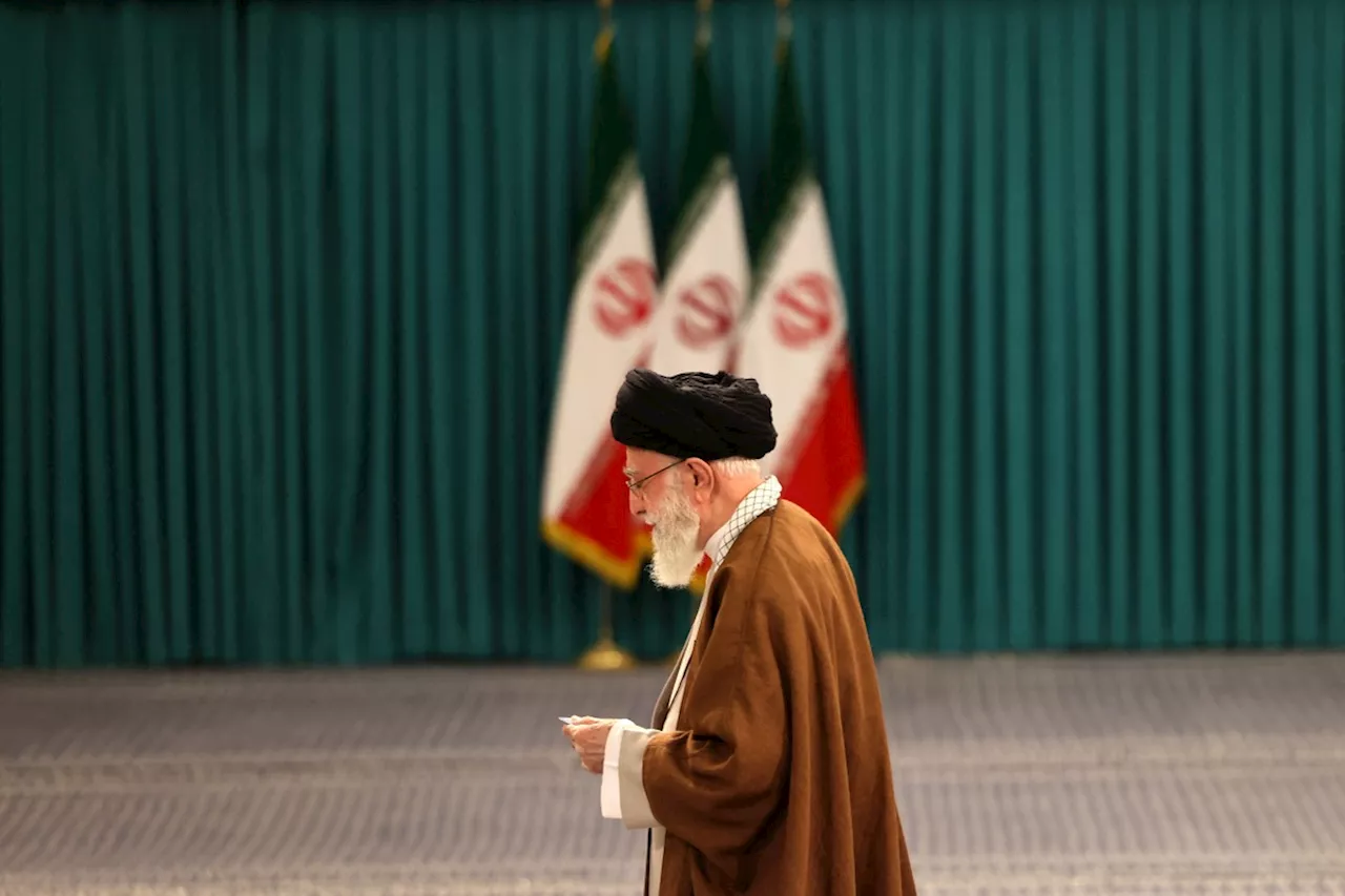 Morte de Ebrahim Raisi embaralha planos de sucessão 'tranquila' do líder supremo do Irã, Ali Khamenei