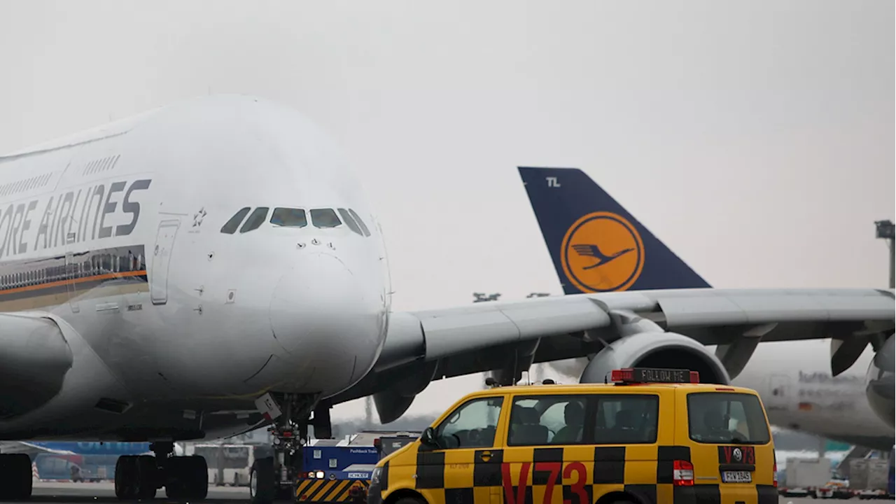 1 dead, several passengers injured after severe turbulence hits Singapore Airlines flight