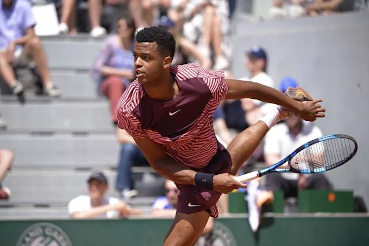 Giovanni Mpetshi Perricard domine Lorenzo Sonego au premier tour à Lyon