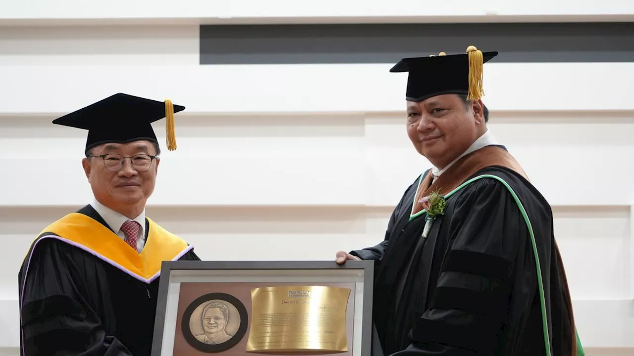 Menko Airlangga Dapat Gelar Doktor Honoris Causa dari Universitas Ternama Korea Selatan