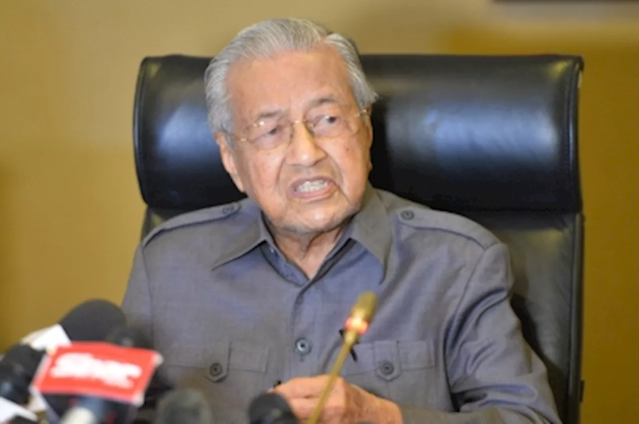 Dr Mahathir says legal team turned away from attending Batu Puteh RCI, slams closed-door proceedings