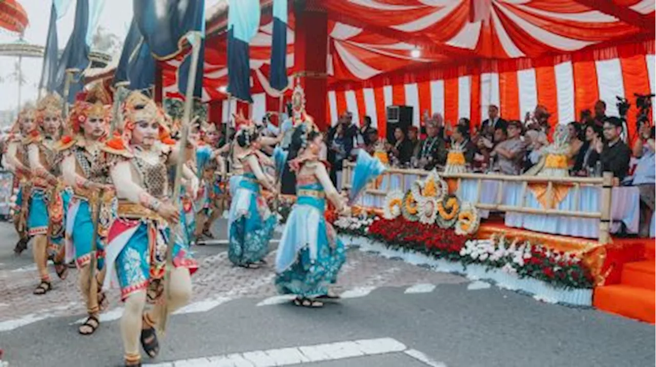 1.200 Seniman Bali Pukau Delegasi WWF dalam Parade Seni di Ajang Bali Street Carnaval