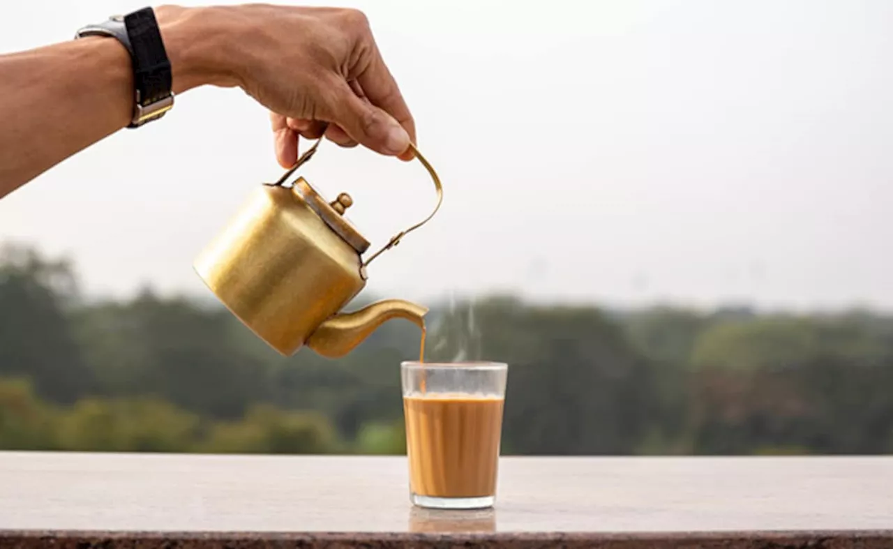 International Tea Day: इन 8 लोगों के लिए जहर से कम नहीं है चाय का सेवन, जानिए दूध वाली चाय पीने के भयंकर नुकसान