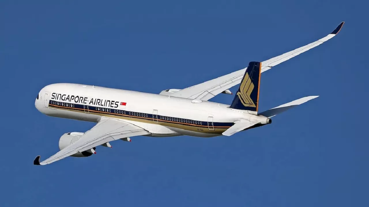 Singapore Airlines: लंदन से सिंगापुर जा रही फ्लाइट में सीरियस टर्बुलेंस, एक यात्री की मौत और कई घायल