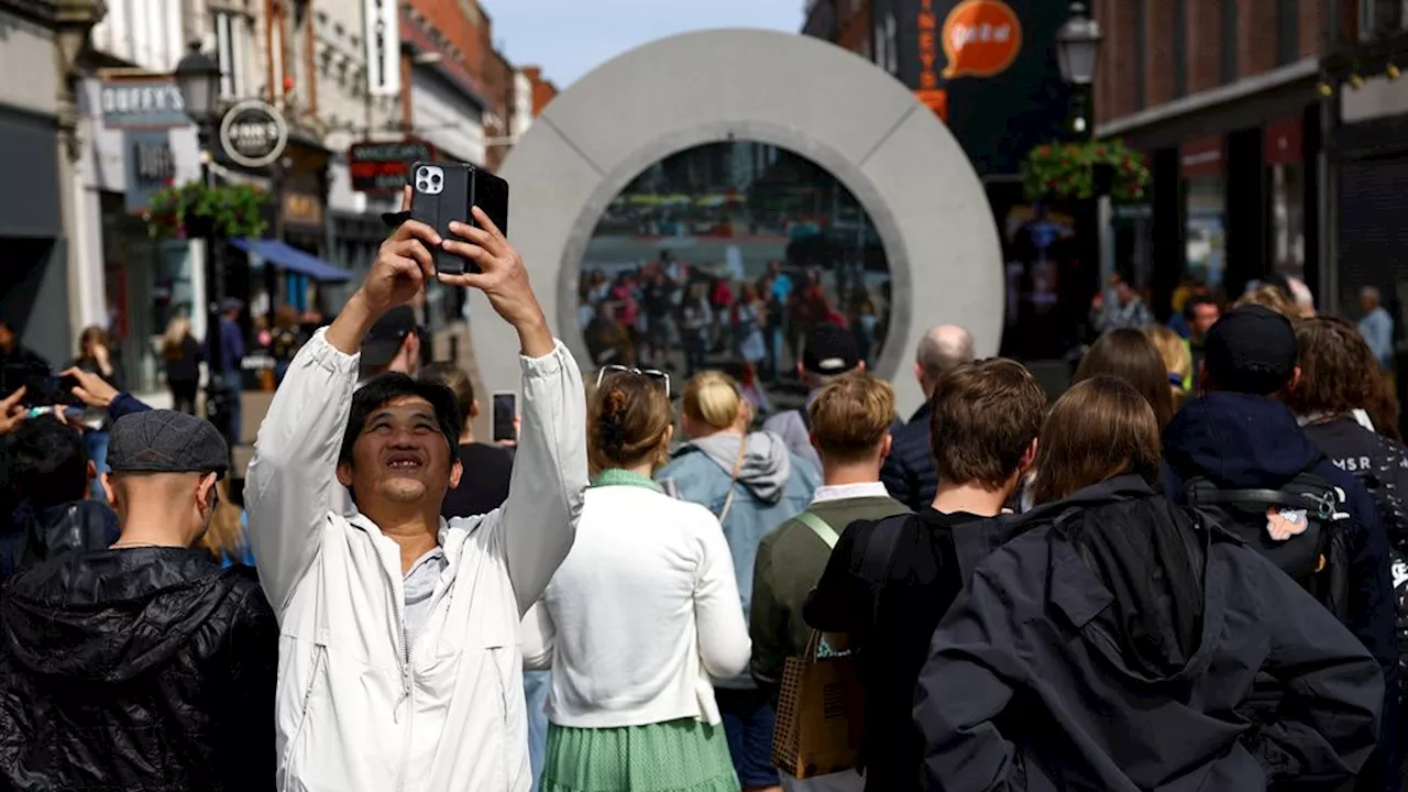 Videokunstwerk dat New York en Dublin met camera verbindt weer open