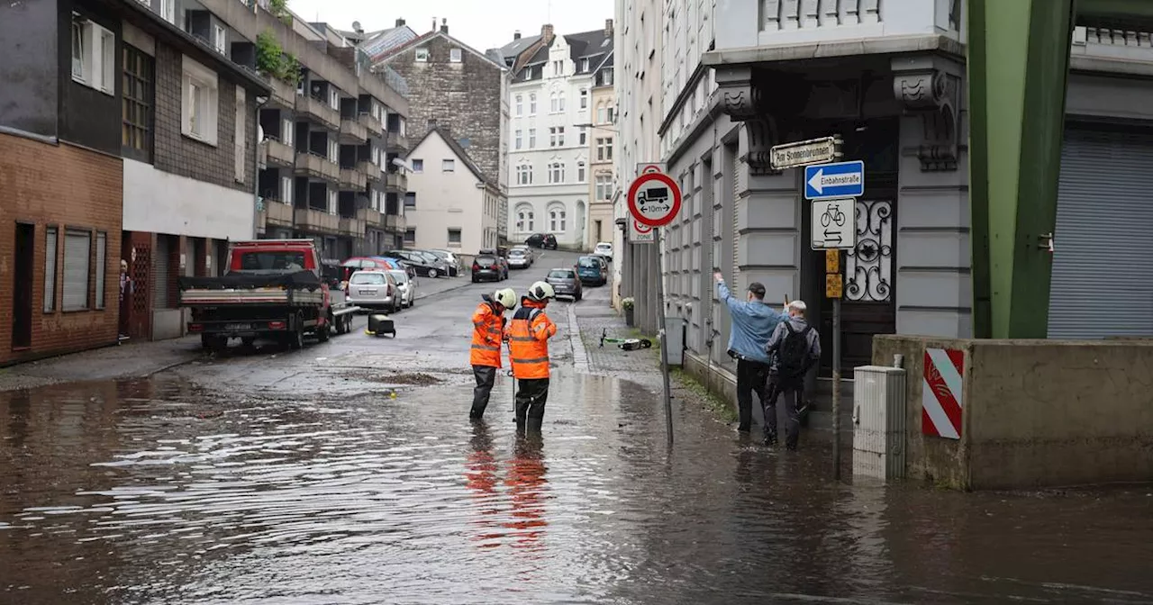  heute: Gewitter und Starkregen, vollgelaufene Keller, überflutete Straßen​