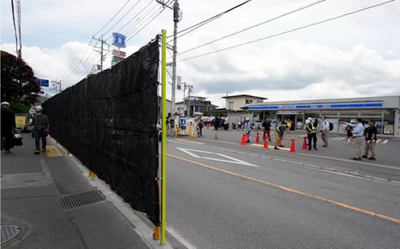 Troppi turisti, una città in Giappone copre il panorama sul Monte Fuji con una rete