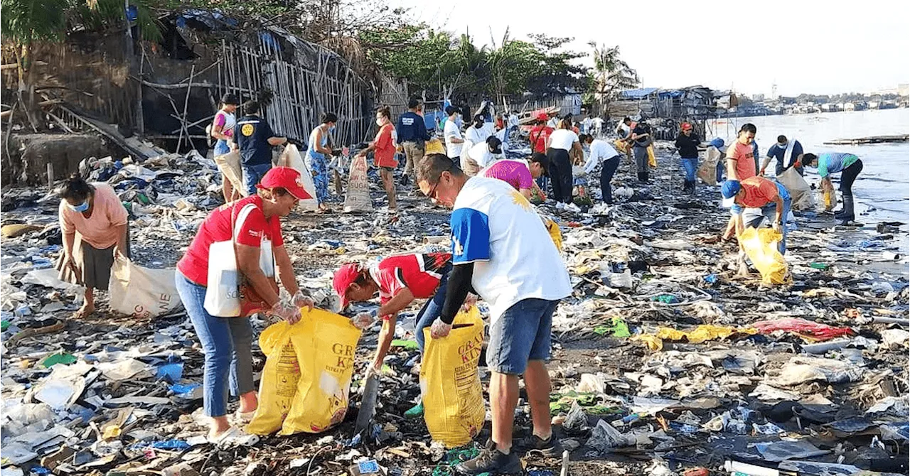 Rotarians, volunteers collect 300 sacks of sea waste in coastal clean up