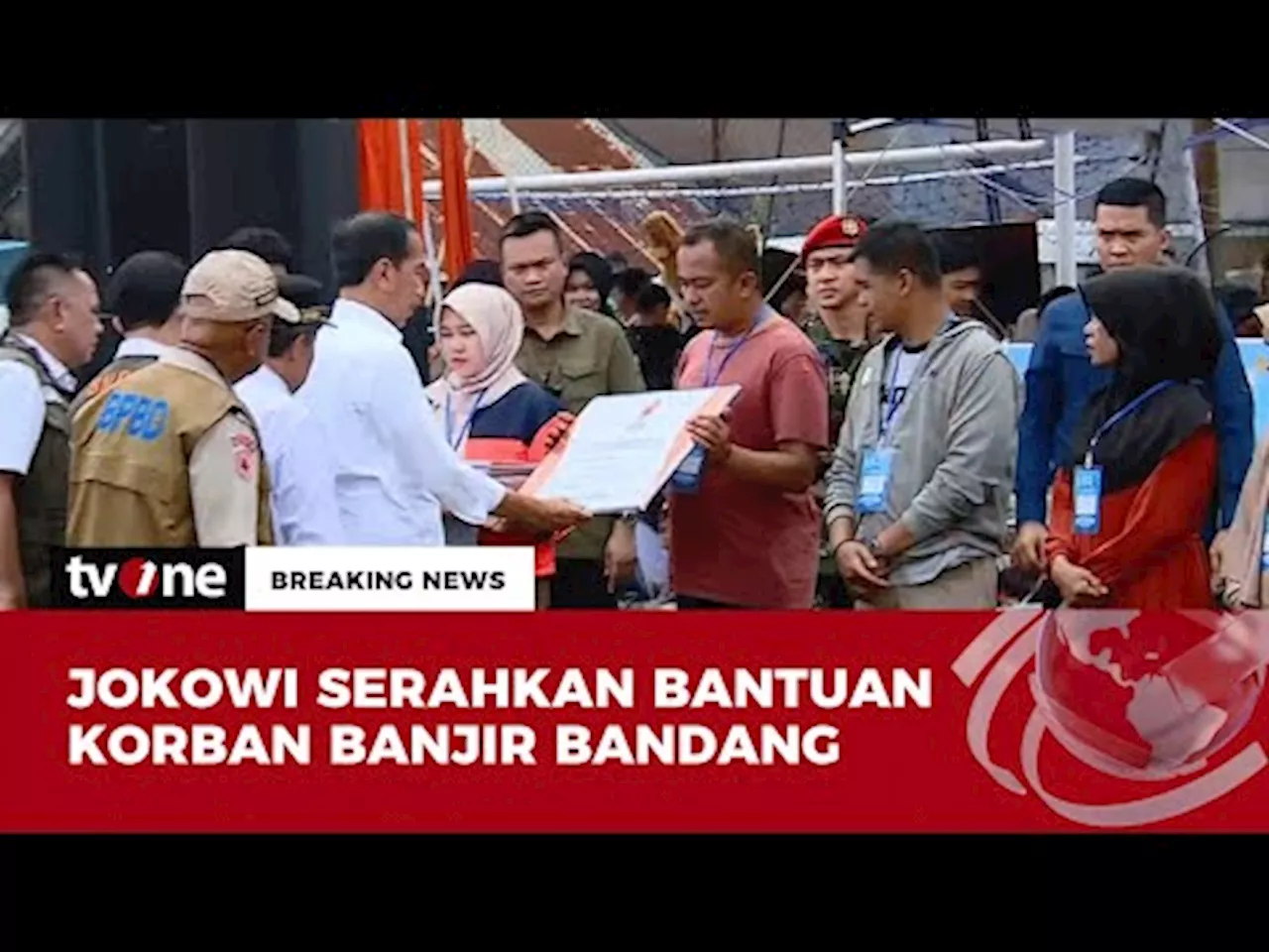 Presiden Jokowi Bersama Ibu Iriana Datangi Posko Pengungsian dan Berikan Sejumlah Bantuan