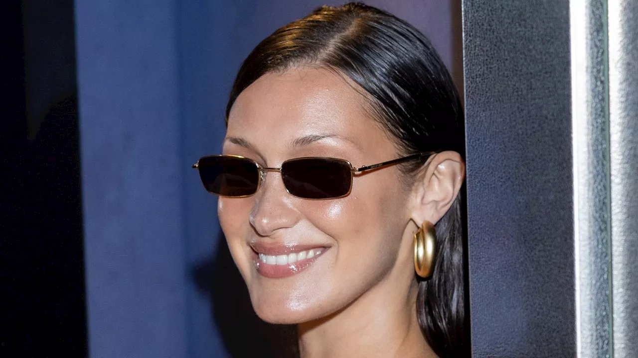 Bella Hadid confirme la tendance bikini de l'été à Cannes