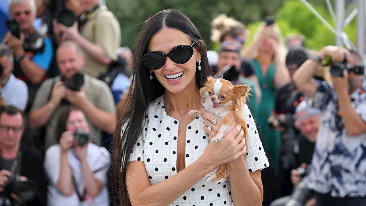 Demi Moore apuesta por el cabello muy largo a partir de los 60+ en Cannes 2024