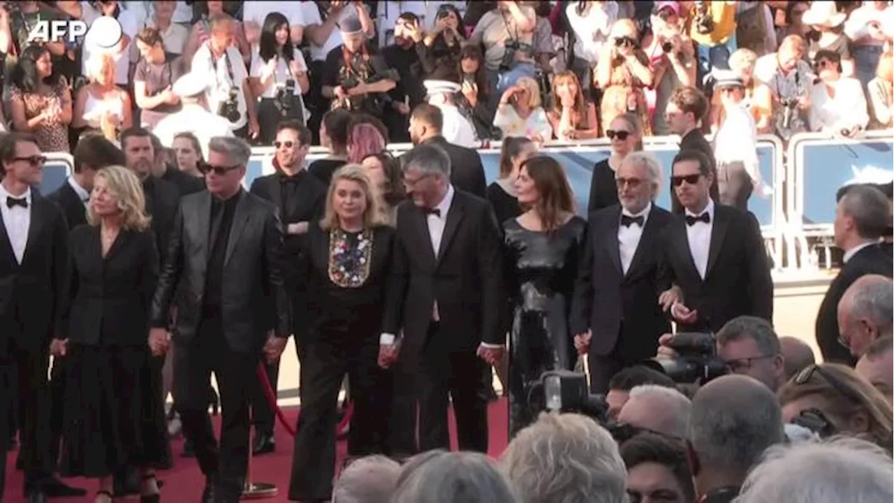 Cannes, Deneuve e Chiara Mastroianni sul red carpet per 'Marcello mio'