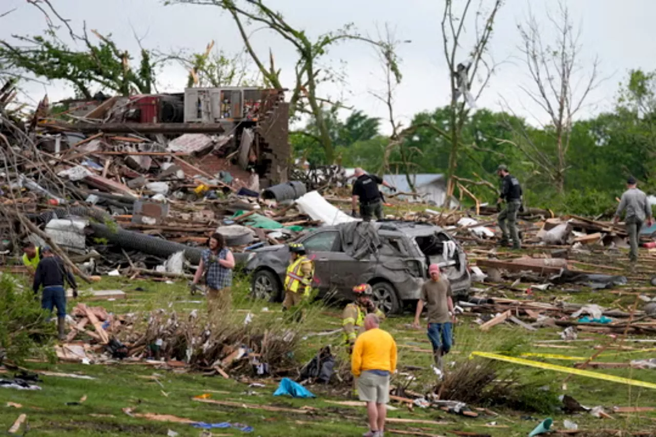 Deadly storms hit Iowa killed several people in Midwest