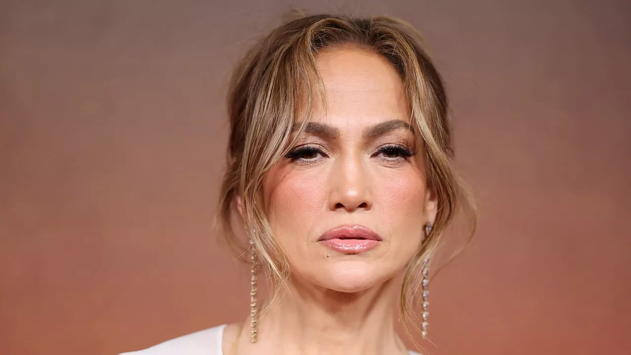 Jennifer Lopez Sexes Up The Boho Revival