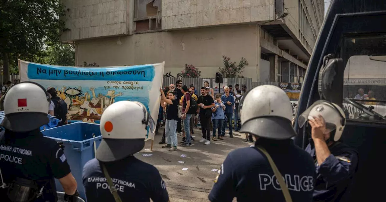 Grèce : un an après le naufrage de Pylos, un acquittement en forme de “victoire”