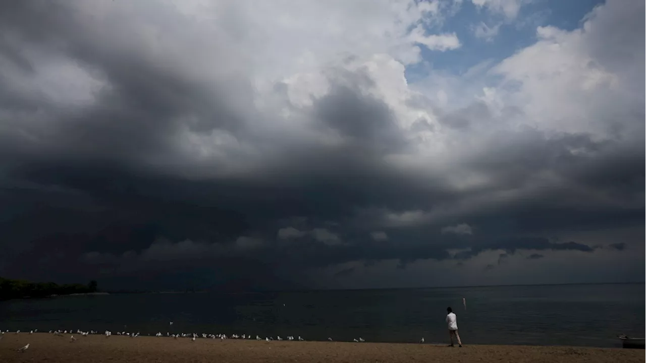 Environment Canada warns of 'Toonie-sized hail,' tornado risk in GTA