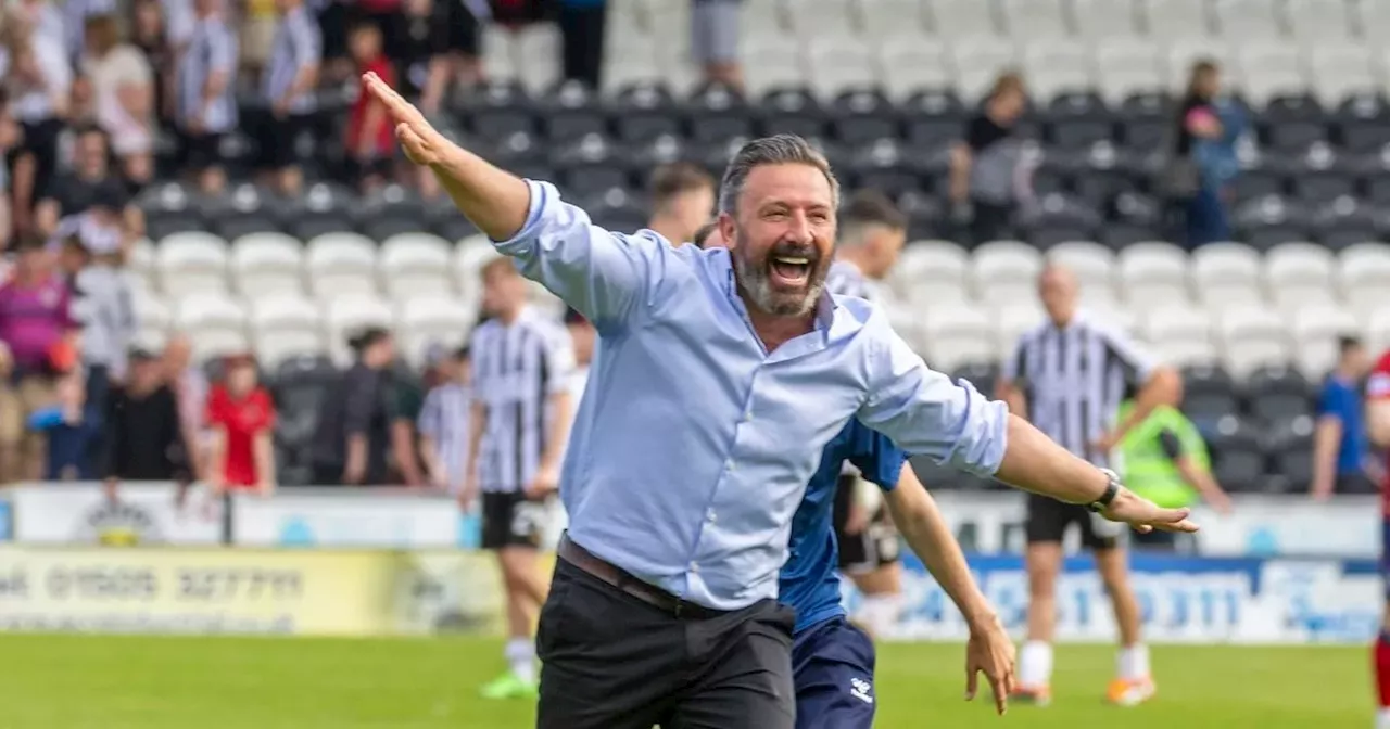 Kilmarnock boss Derek McInnes puts pen to paper on contract extension