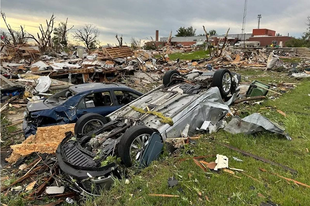 Iowa crews search for survivors after deadly tornadoes