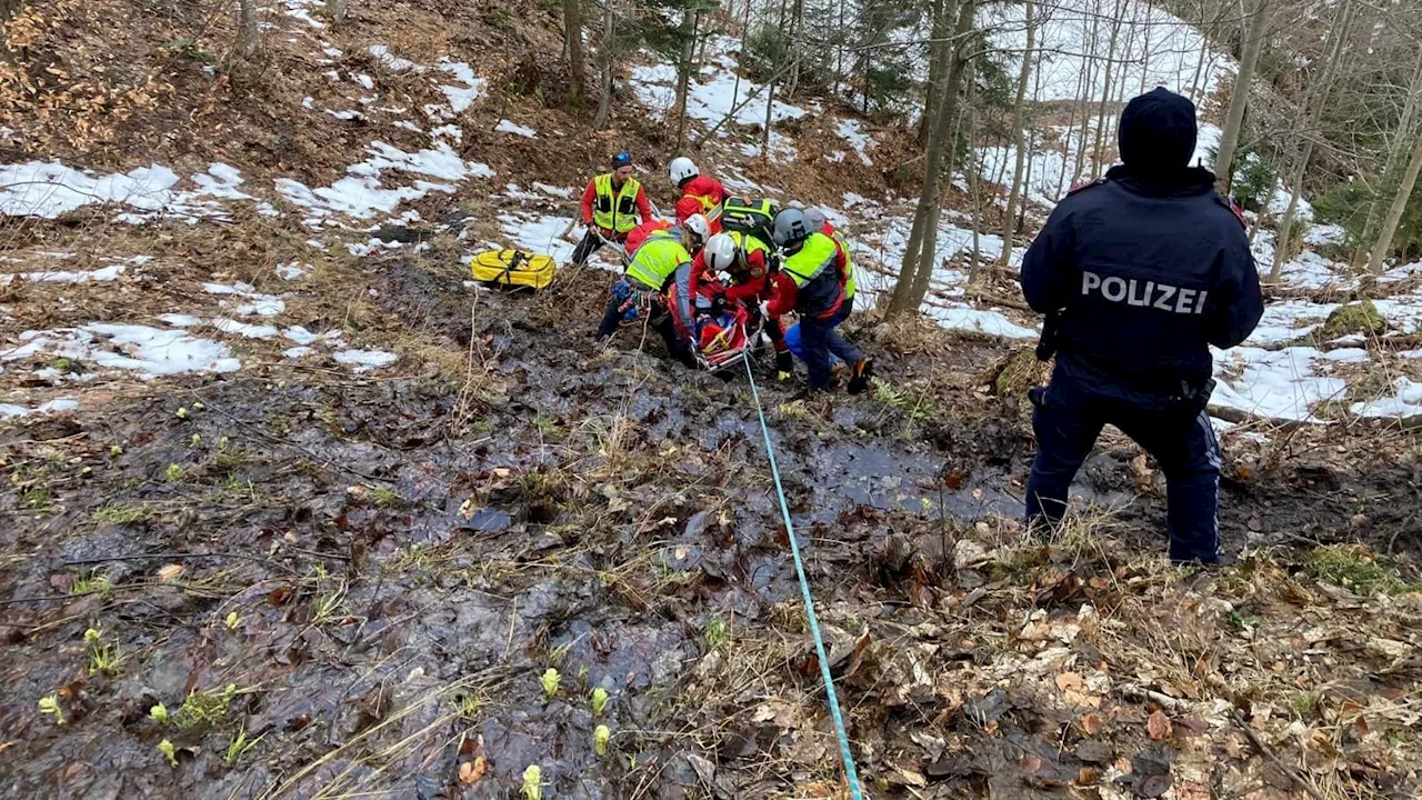 Frau (33) verliert Orientierung und stürzt 10 Meter ab