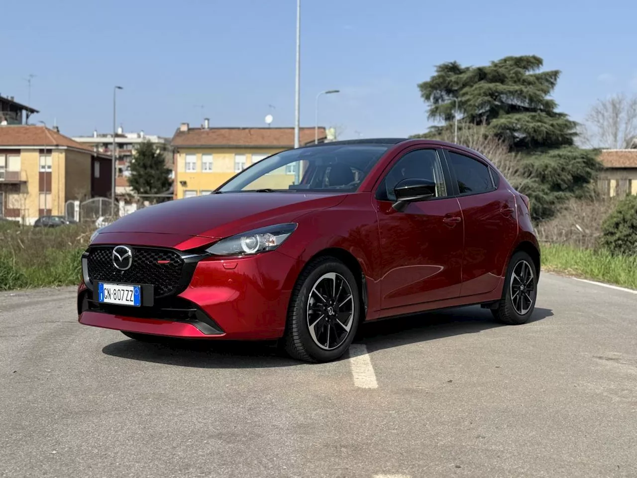 Nuova Mazda2 1.5 mild-hybrid, piccola, sfiziosa e super accessoriata: un piacere da guidare