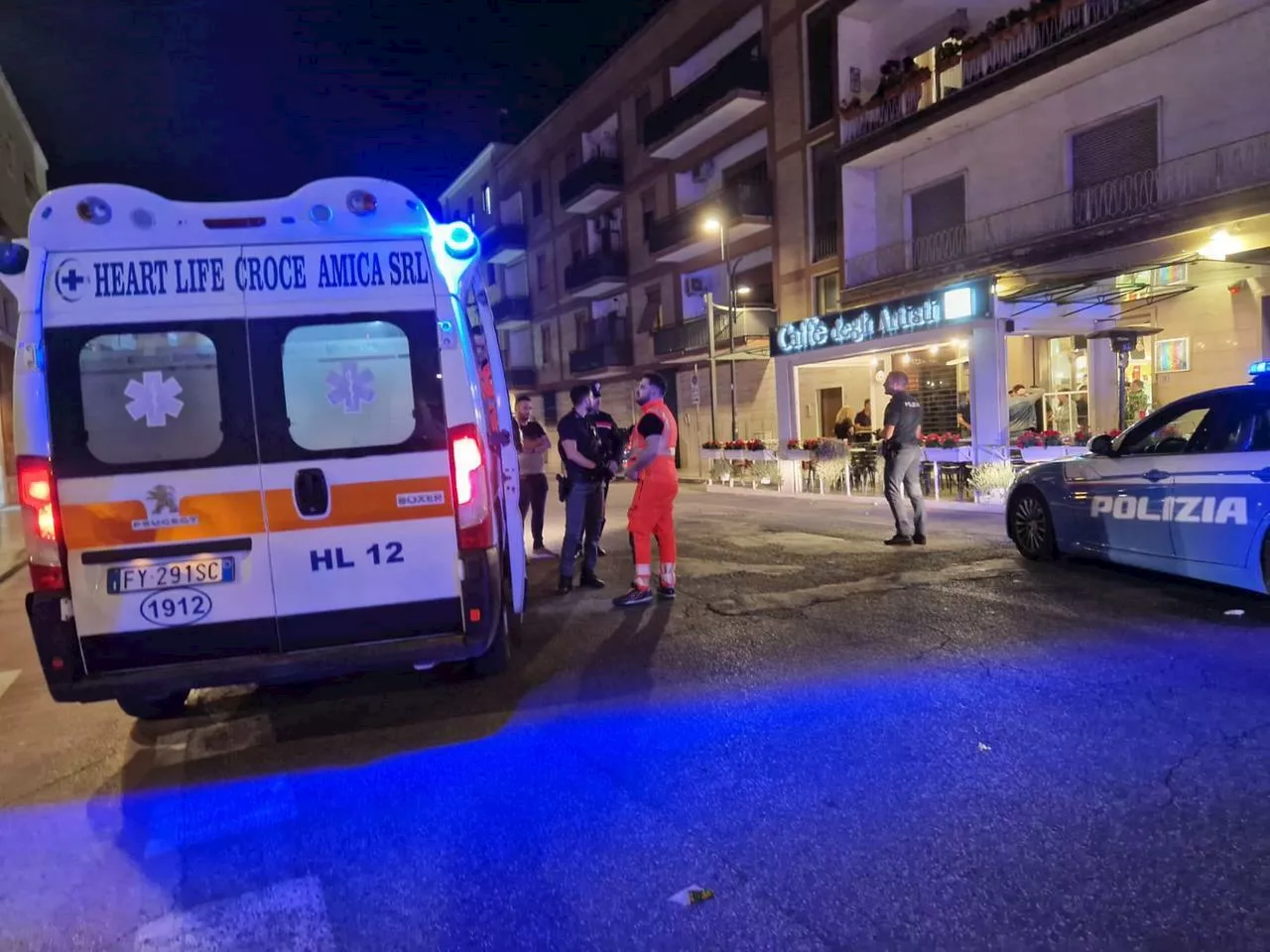 Lite tra disperati in piazza del Popolo finisce a pugni e sediate