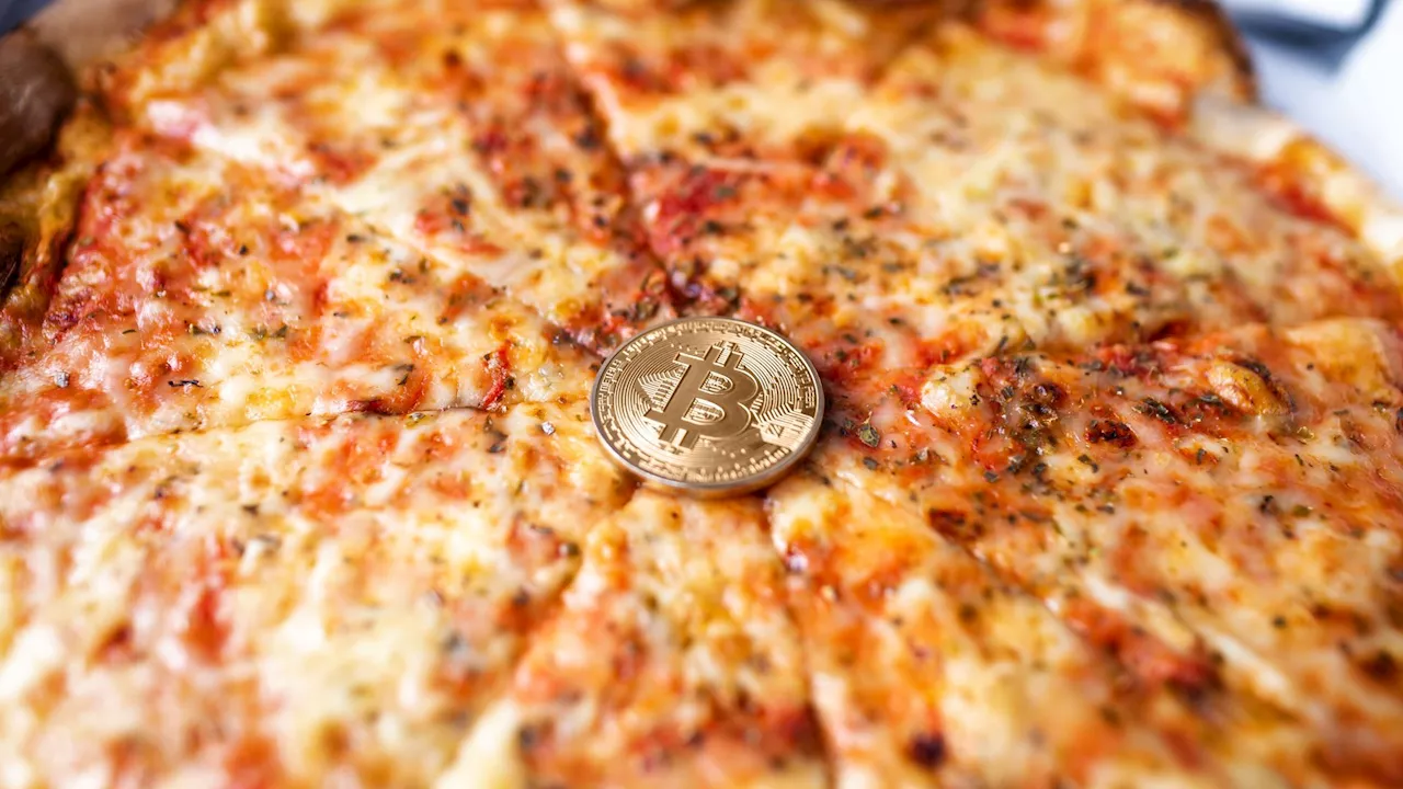 Bitcoin celebrates Pizza Day at $70k: from $41 pizza to $700 million fortune