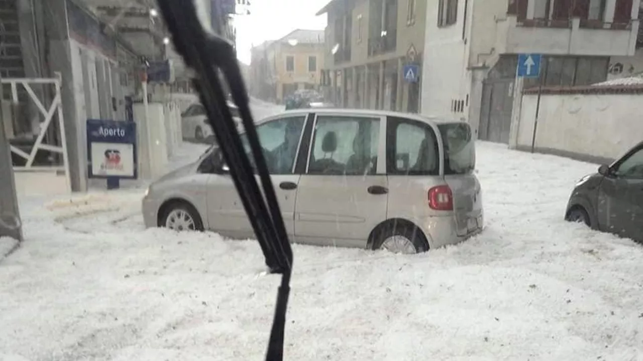 Bomba d’acqua sul Torinese: una vettura nel torrente, alberi caduti e sottopassi impraticabili