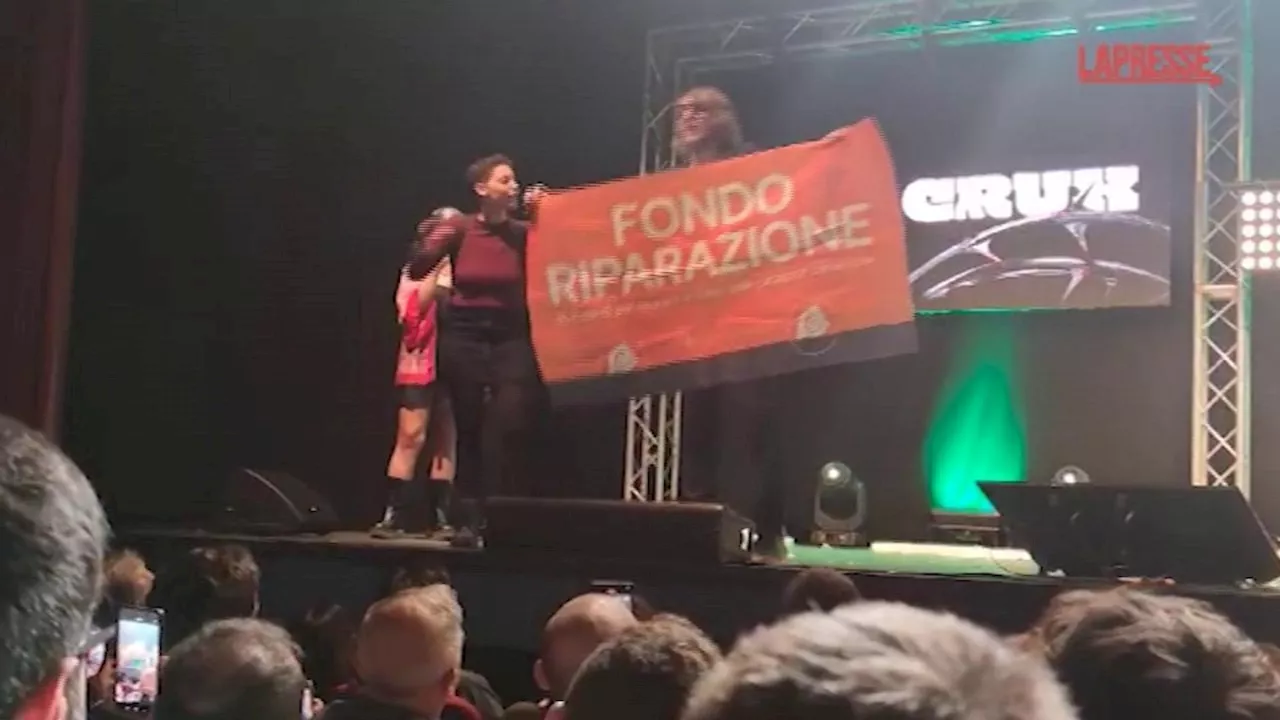 Torino, Ultima generazione interrompe lo show di Giuseppe Cruciani: insulti e botta e risposta col pubblico