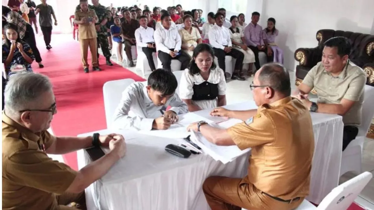 11 Pasang Warga dari Kaki Gunung Ruang Menikah di Lokasi Pengungsian