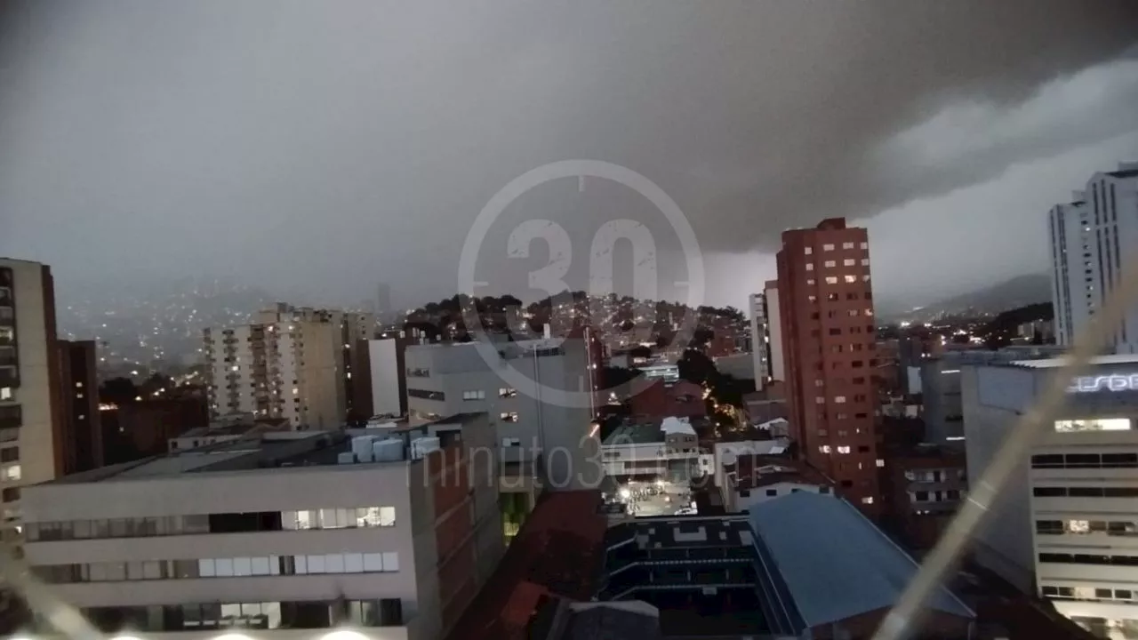 Lluvia de alta intensidad y fuertes vientos en el Área Metropolitana de Medellín