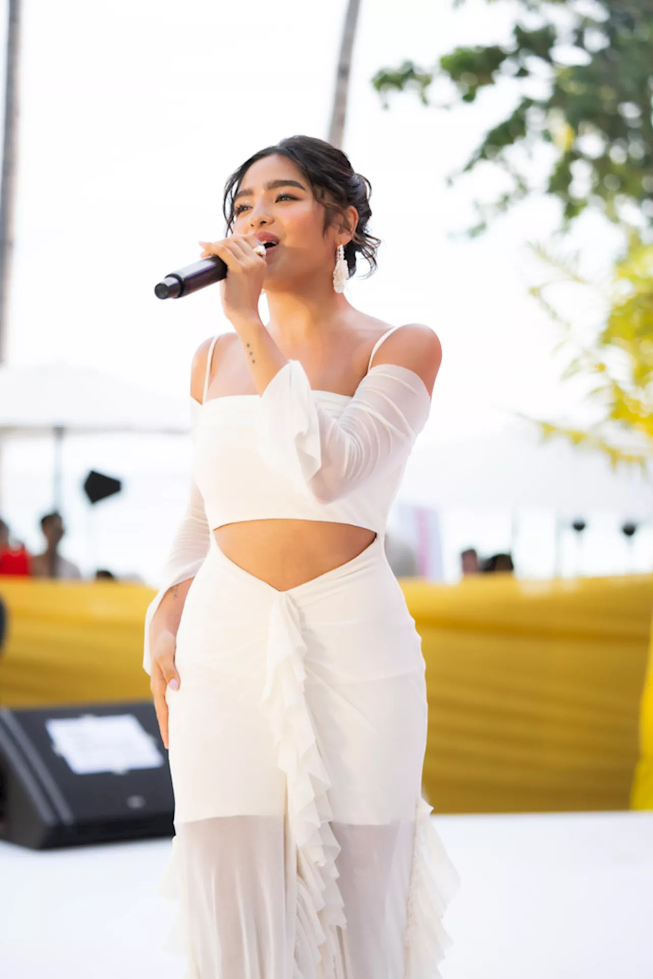 Andrea Brillantes, Kyle Echarri heat up Boracay bash