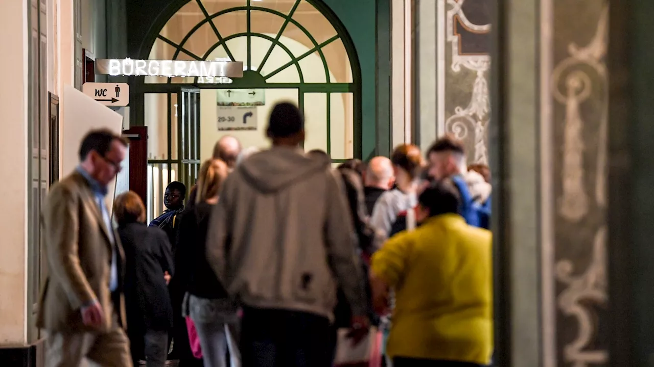 So viel mehr Geld sollen Berlins Beamte bekommen