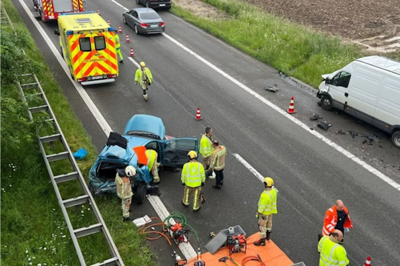 Vrouw in levensgevaar na zwaar ongeval op E313, weg weer vrijgegeven