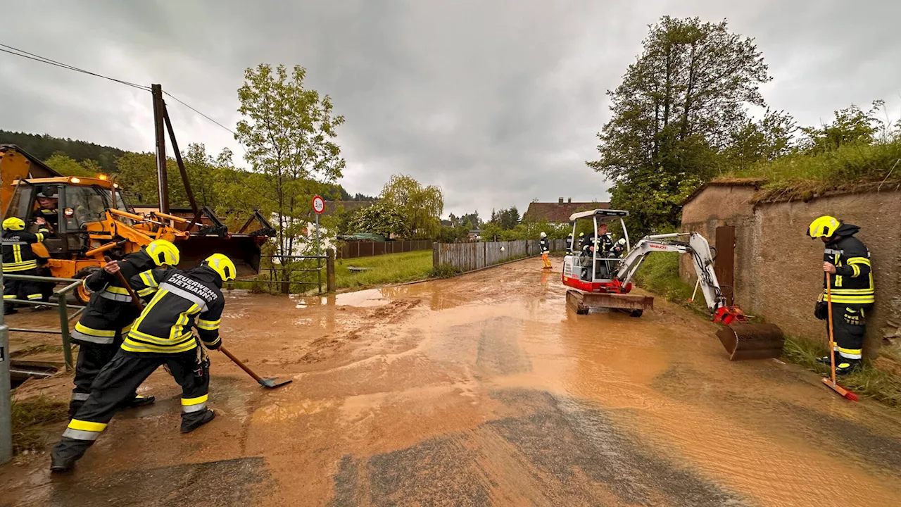 Starkregen sorgte für Überflutungen: 128 Feuerwehrleute im Einsatz