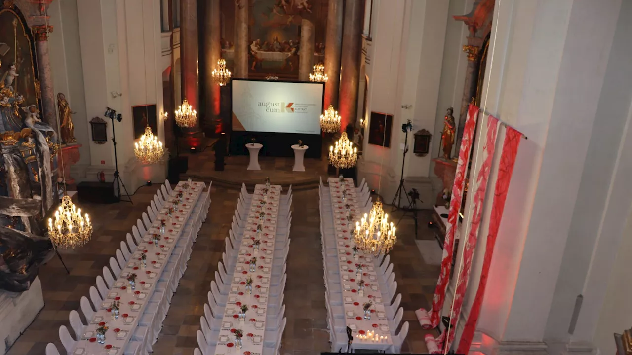 Tafeln statt Beten in der Korneuburger Augustinerkirche