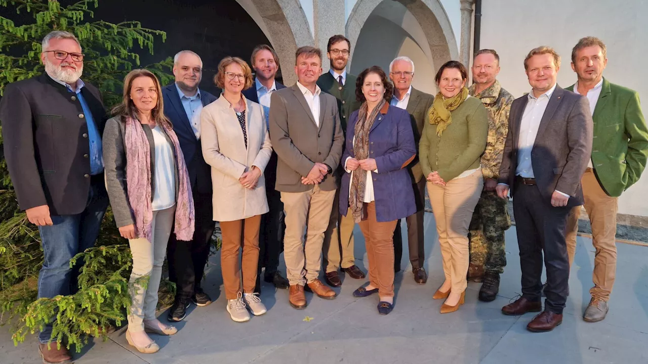 Waldprominenz beim Tag des Waldes im Schloss Weitra