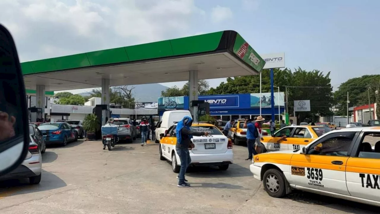 Maestros del SNTE toman gasolineras de Chiapas y regalan combustible a automovilistas