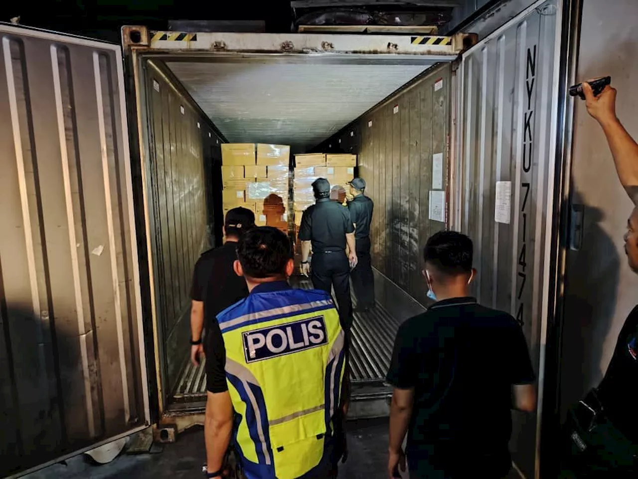 Halal chicken kept with pork in Inanam storehouse