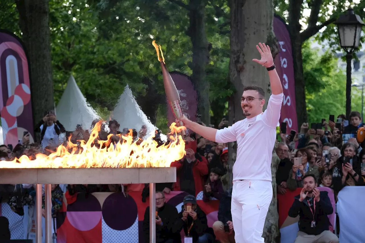 Flamme olympique en Dordogne : à Périgueux, un rayon de soleil pour le chaudron