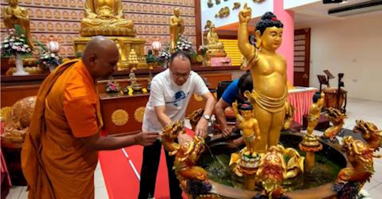 Penganut Agama Buddha sambut Hari Wesak hari ini