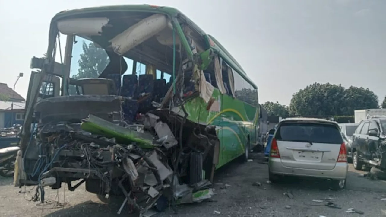 Bus Rombongan SMP PGRI 1 Malang Kecelakaan di Tol Jombang, Guru dan Kernet Tewas