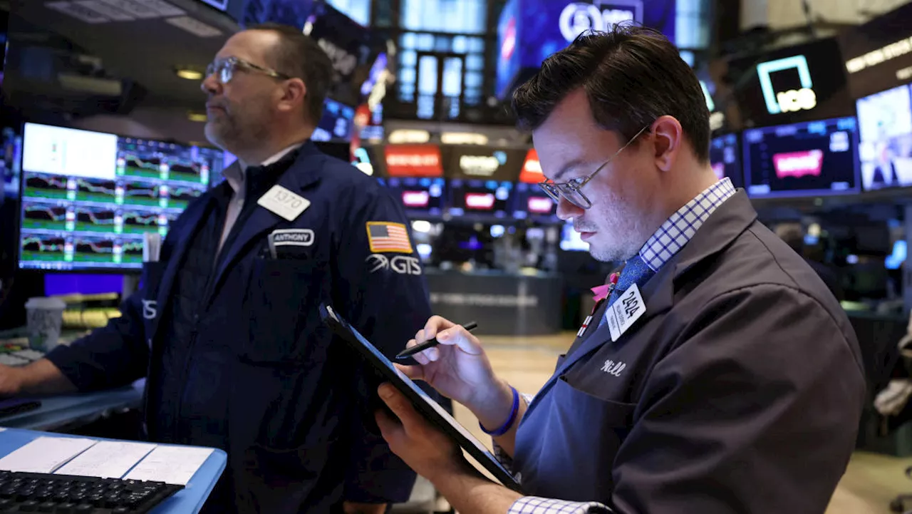 Dow sheds 200 points, FOMC minutes weigh on stocks