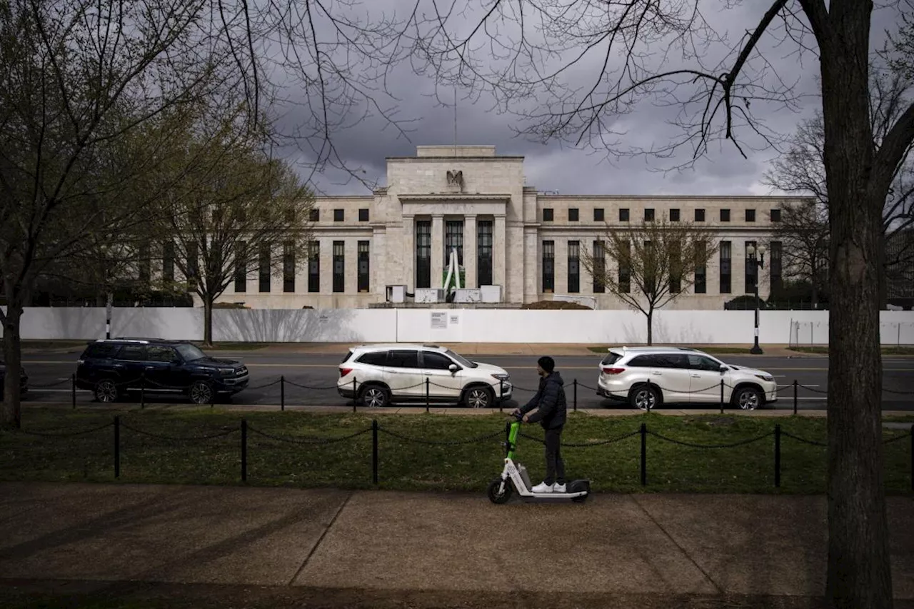 Fed Minutes Show Officials Rally Around Higher-for-Longer Rates