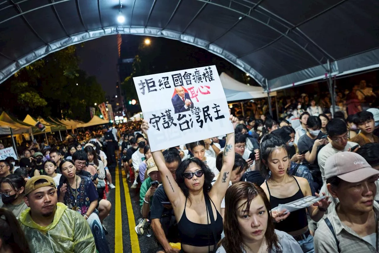 Taiwan Lawmakers Defy Protesters, Still Look to Pass Bill