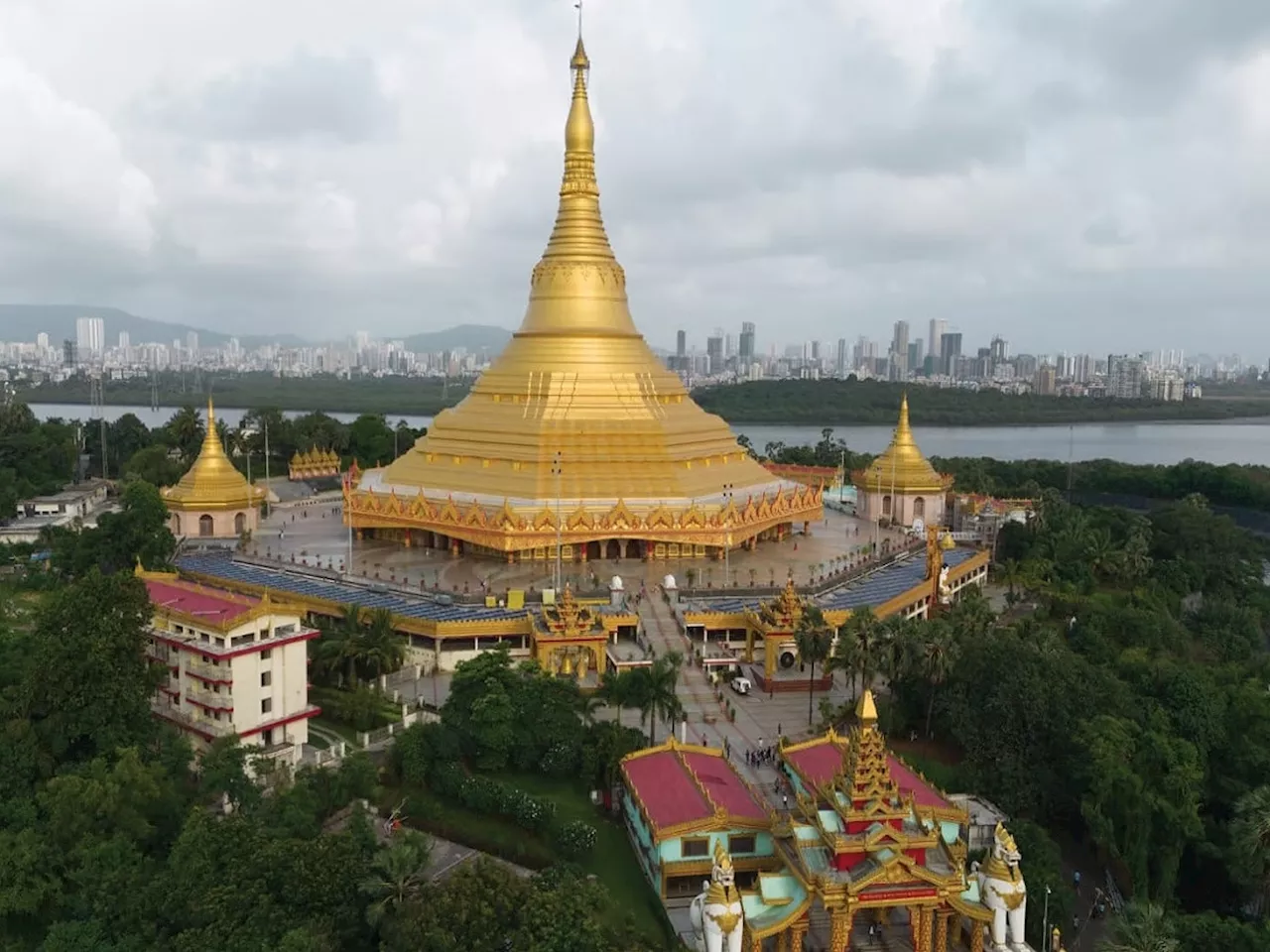 महाराष्ट्रातील सातवं आश्चर्य; मुंबईच्या समुद्रात आकाशाला गवसणी घालणारा ग्लोबल पॅगोडा