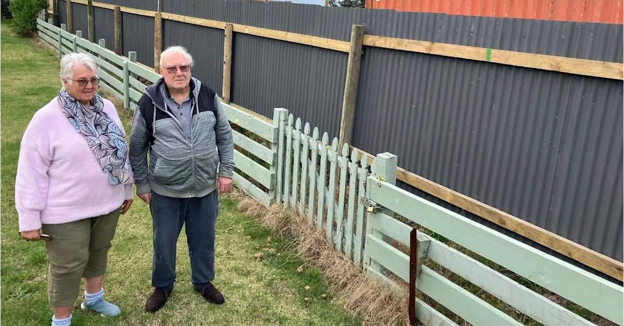 Kiwi neighbours' dispute escalates with erection of view-blocking fence