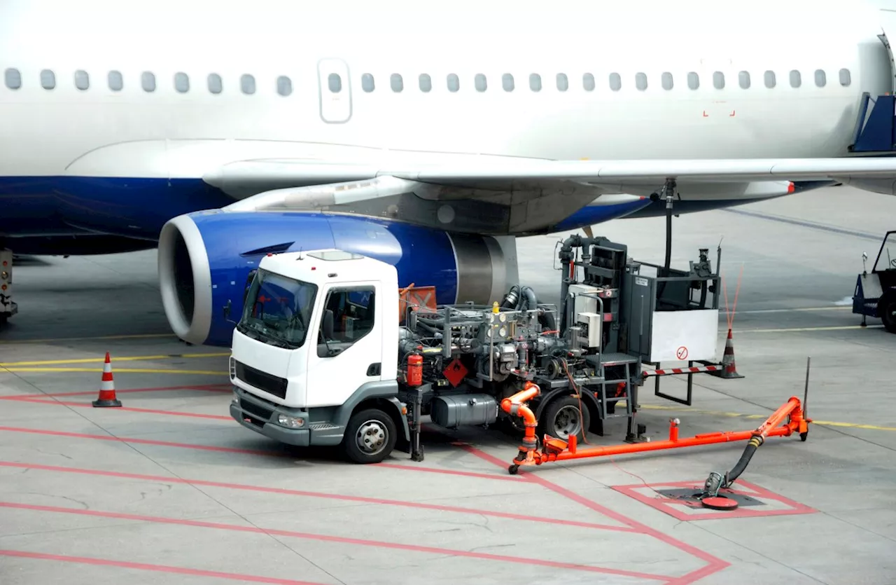 JFK Airport plane fueling workers may go on strike over holiday weekend