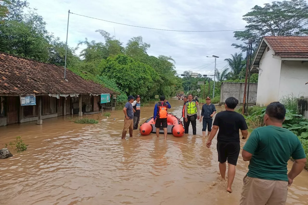 Dua unit jembatan gantung di OKU putus diterjang banjir bandang